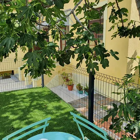 Urban Πανσιόν 3*